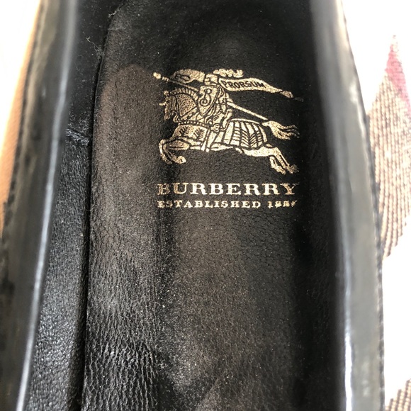 Beautiful Burberry flats! - Picture 5 of 5
